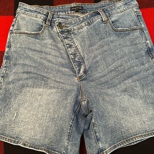 UNIVERSAL STANDARD • Women’s Katie High Rise Crossover Denim Shorts Plus 14